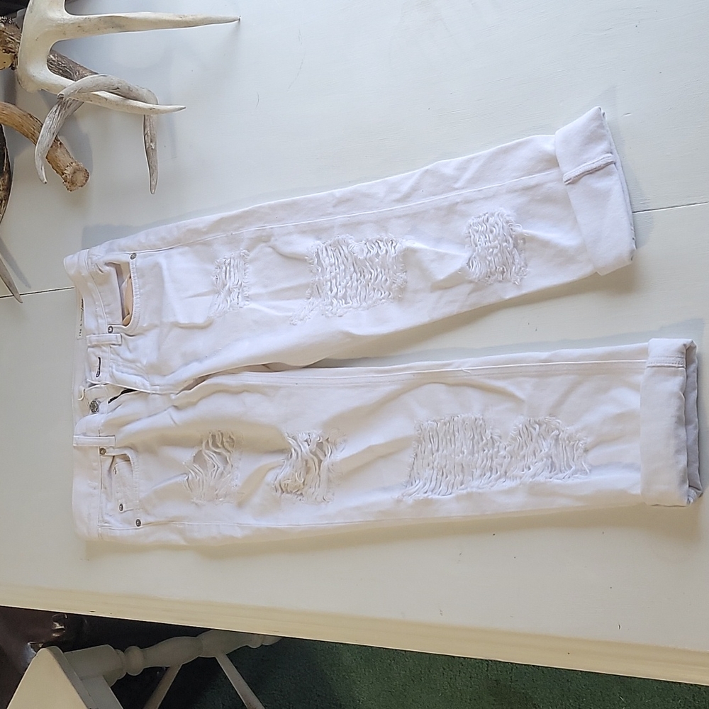Like new size 26 distressed rag and bone boyfriend jeans